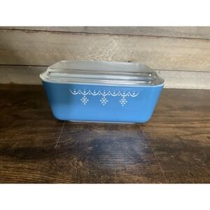 Vintage Pyrex Snowflake Garland Blue 502 Refrigerator Dish With lid 1.5 Pt
